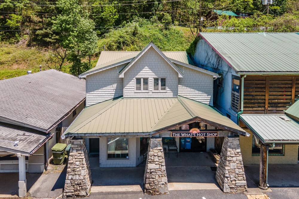 SPECIAL *Sept. 13th- Oct. 4th 20% off* Downtown Cherokee Loft