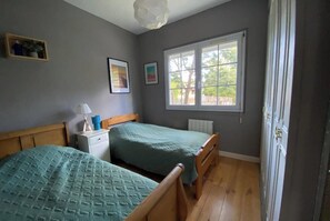 2 chambres, fer et planche à repasser, Wi-Fi, draps fournis