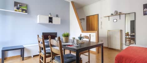 Apartment | Living area | Flat-screen TV