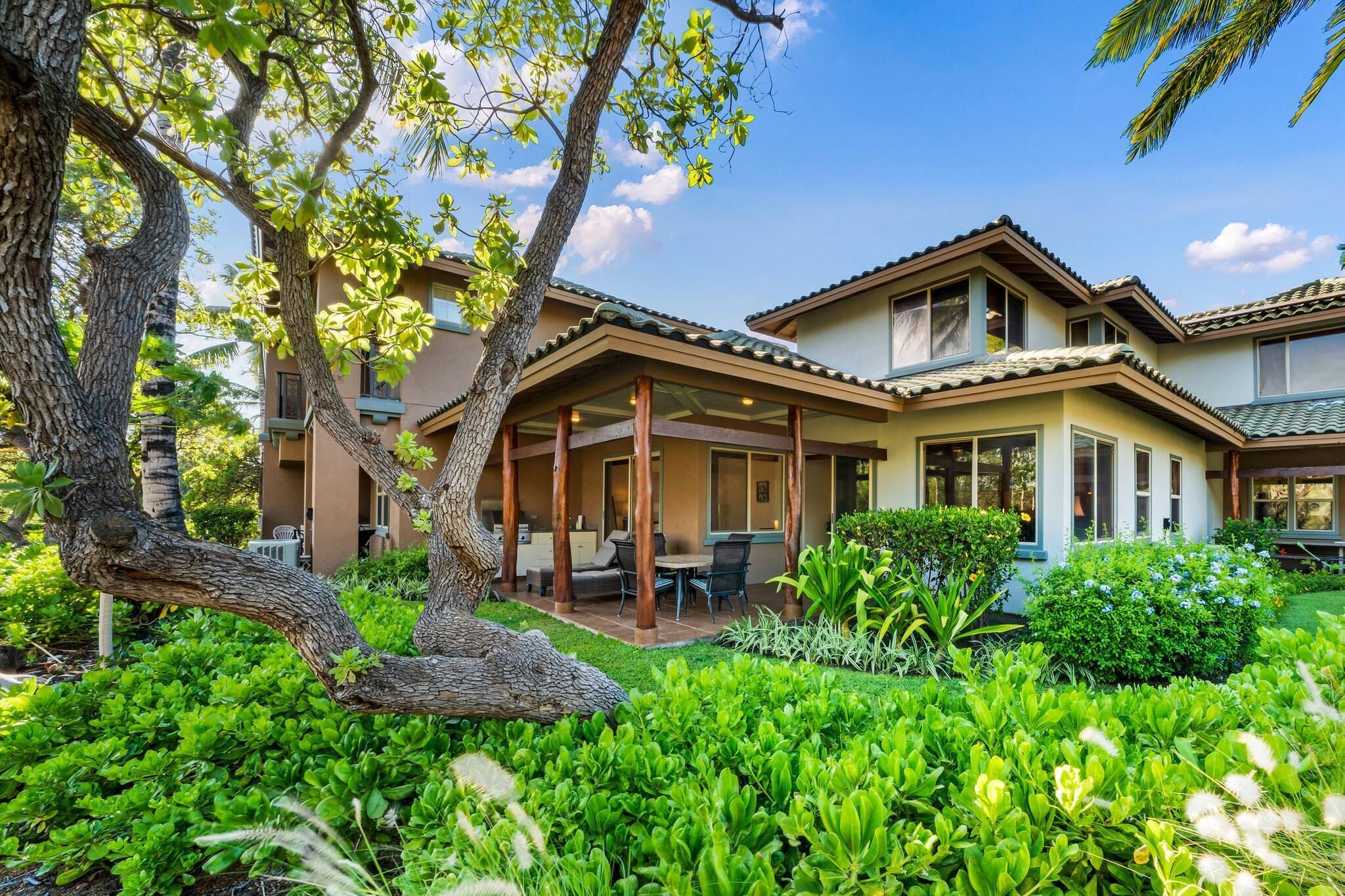 Mauna Lani Fairways | Walk to Nearby Shops