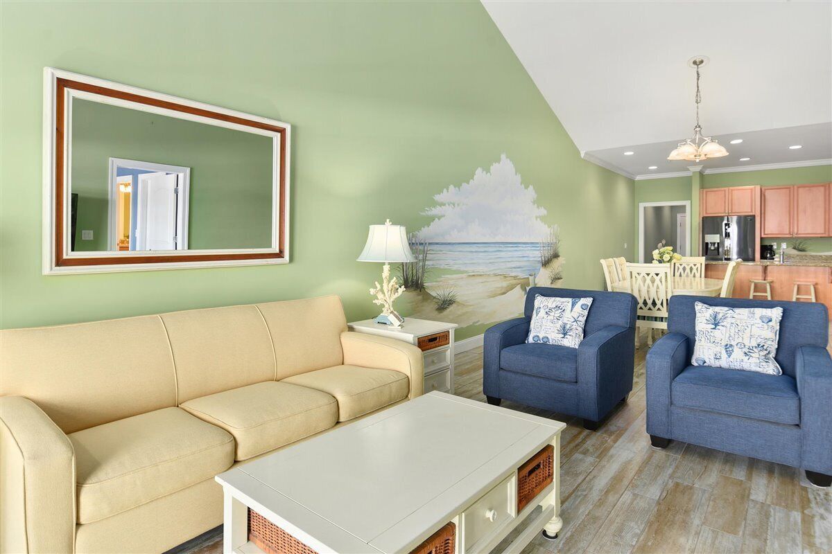 3 br / 3.5 baths at 14th and bay, indoor pool