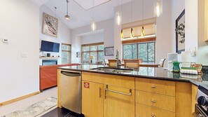 Condo, 3 Bedrooms | Interior