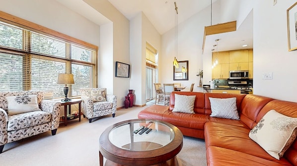 Condo, 3 Bedrooms | Living area