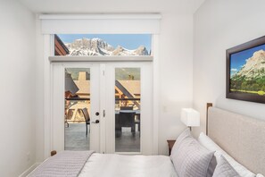 4 Schlafzimmer, Zimmersafe, Schreibtisch, Bügeleisen/Bügelbrett