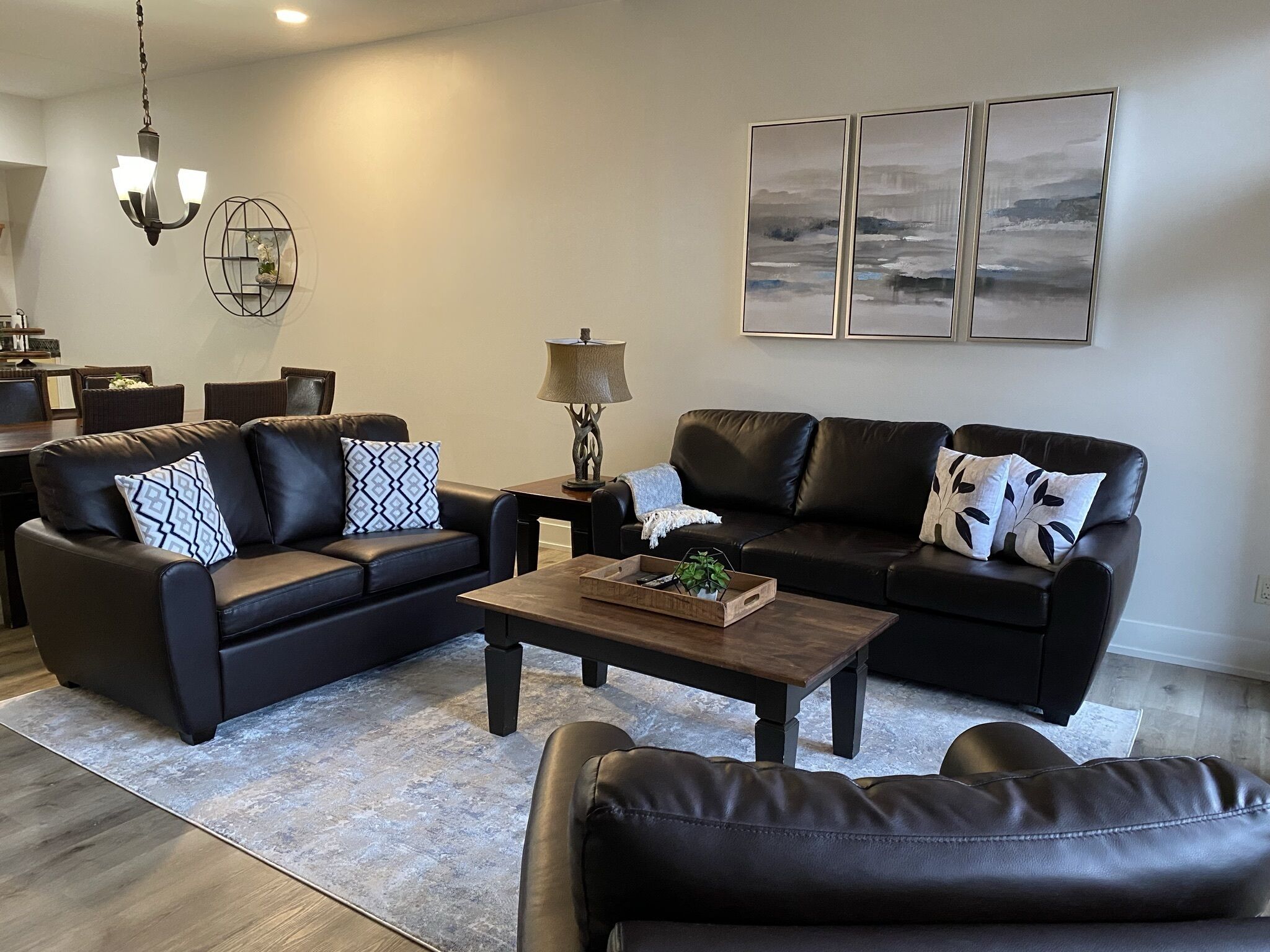 Luxury 3BR Penthouse with Amazing Views IndoorPool/HotTub, Undrgrnd Prkg