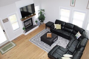 Smart TV, fireplace