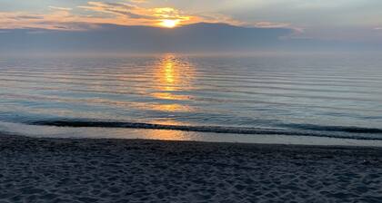 Family friendly home - Just a short walk to the beach!