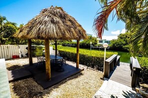 Outdoor dining - *Newly Renovated Single Family Home w/Private Pool (Key Colony Beach)