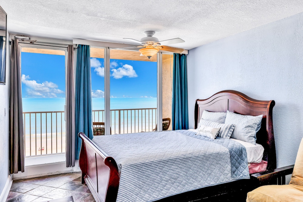 Oceanfront escape with kitchenette, pool, easy beach access, balcony & views