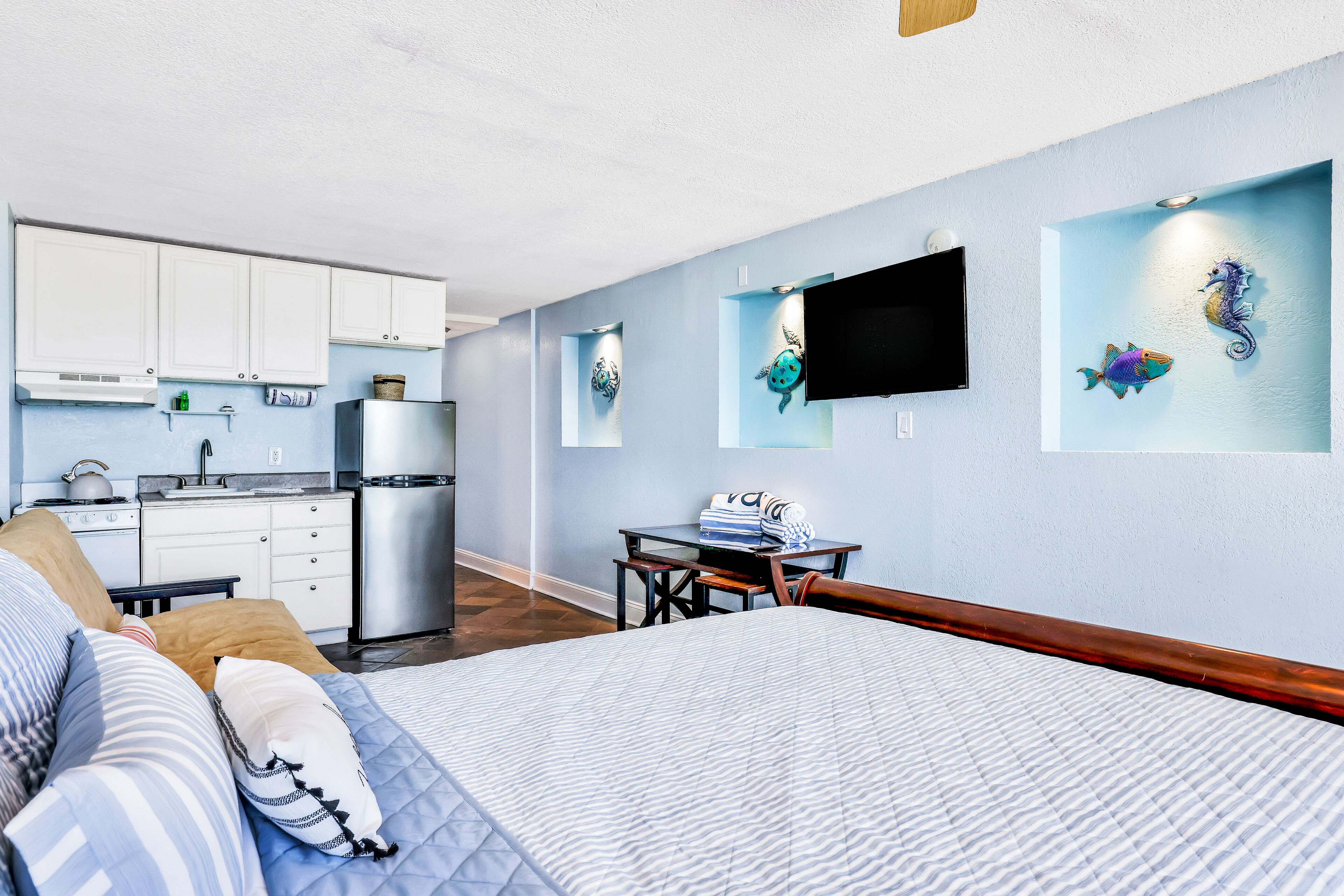 Oceanfront escape with kitchenette, pool, easy beach access, balcony & views