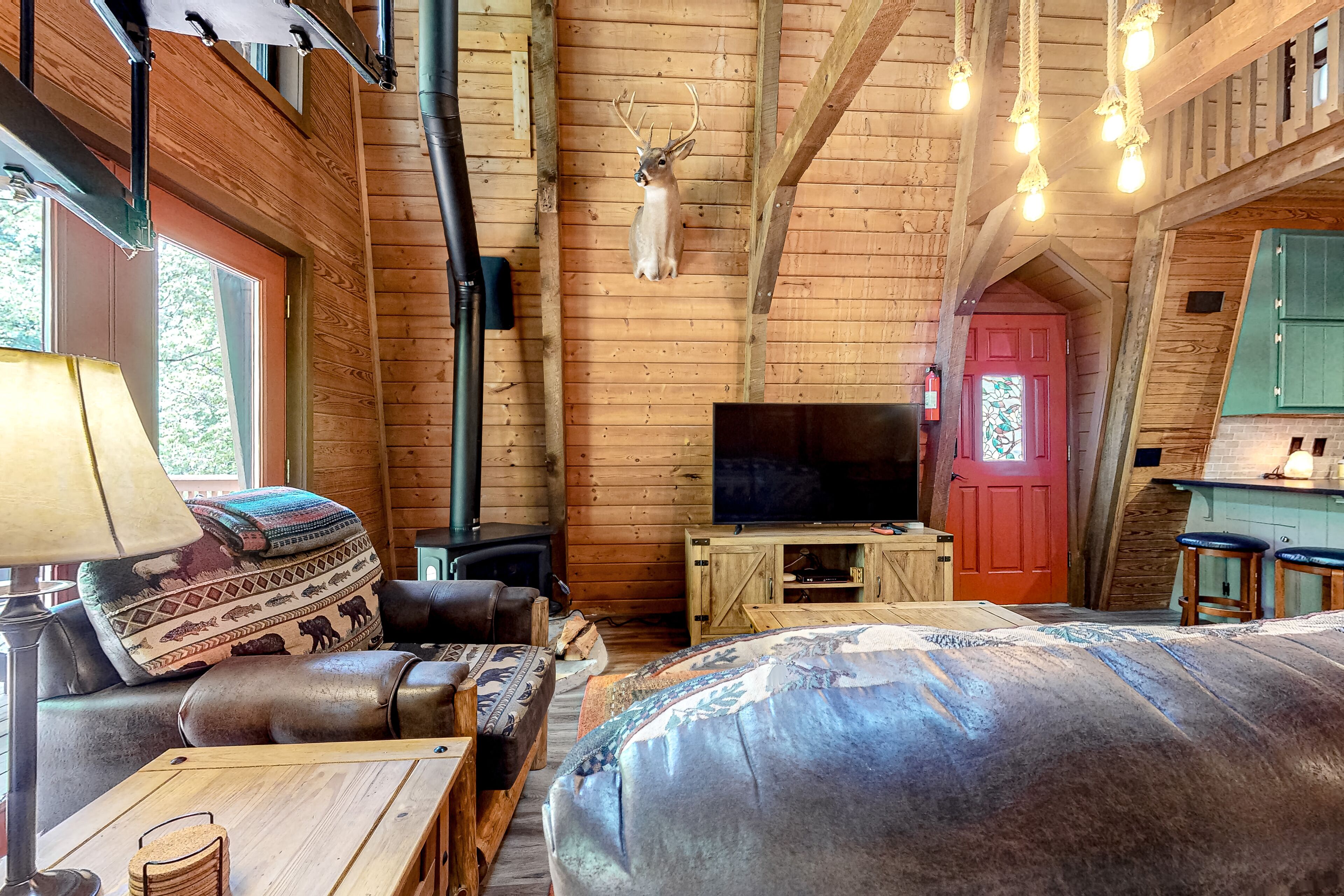 Stylish Helen Gem W/ Three Decks, Free WiFi, Full Kitchen & Firepit - Near Town!