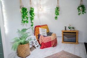 Interior - SALE! Dogs OK! Fenced yard near tacos & brews (Estes Park)