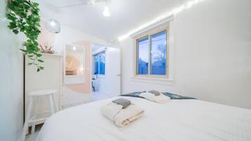 1 bedroom, desk, iron/ironing board, WiFi