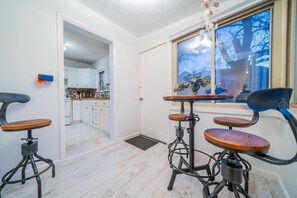 Interior - SALE! Dogs OK! Fenced yard near tacos & brews (Estes Park)