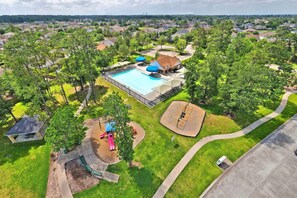 Pool - Exquisite Home for Vacation. (Spring)