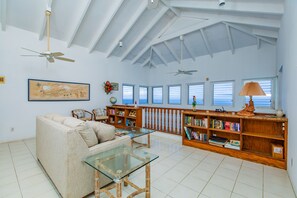 TV, books - The Villa at Rainbow Cliffs (Kingshill)