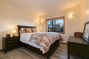 3 chambres, bureau, Wi-Fi gratuit, draps fournis