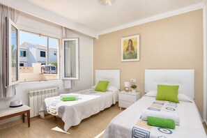 3 chambres, fer et planche à repasser, Wi-Fi gratuit, draps fournis