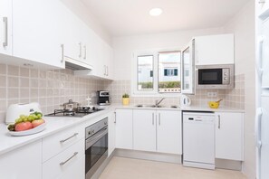 Réfrigérateur, micro-ondes, four, lave-vaisselle