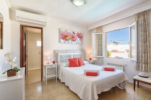 3 chambres, fer et planche à repasser, Wi-Fi gratuit, draps fournis