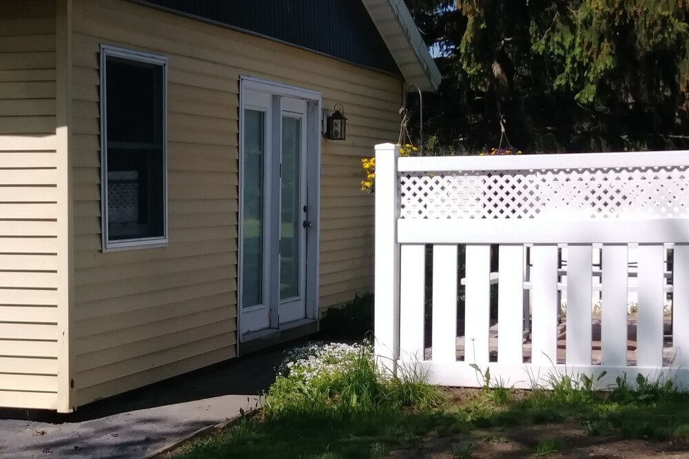 Private, quiet, pet-free, smoke-free location, 2 miles from lake village