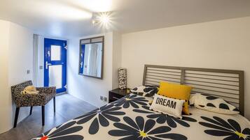 4 bedrooms, desk, iron/ironing board, free WiFi