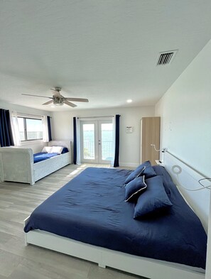 5 bedrooms, desk, iron/ironing board, free WiFi - The American Dream🇺🇸Walk to Beach🌴Launch Views🚀 (Cocoa Beach)