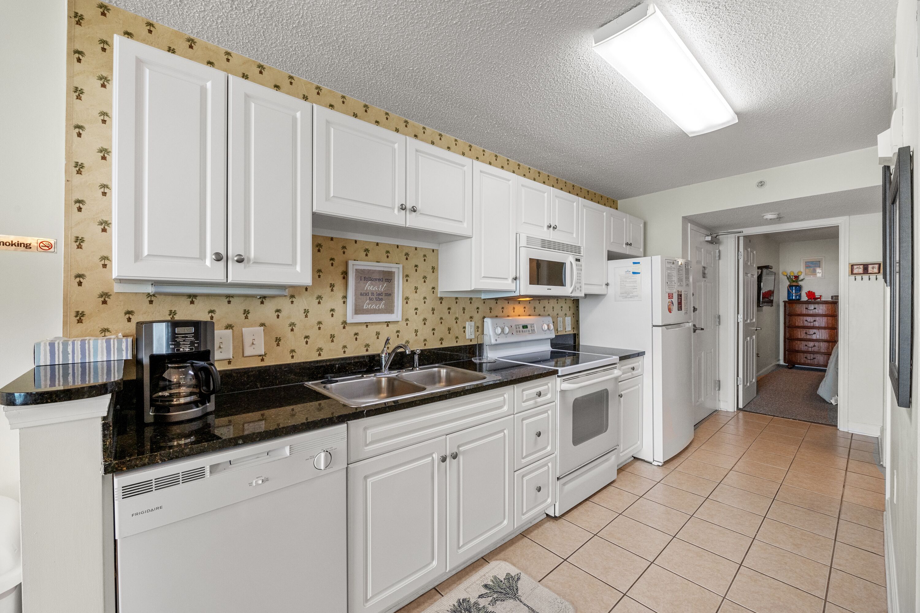 Laguna Keyes 907-1BR/1BA Oceanfront Condo in North Myrtle Beach