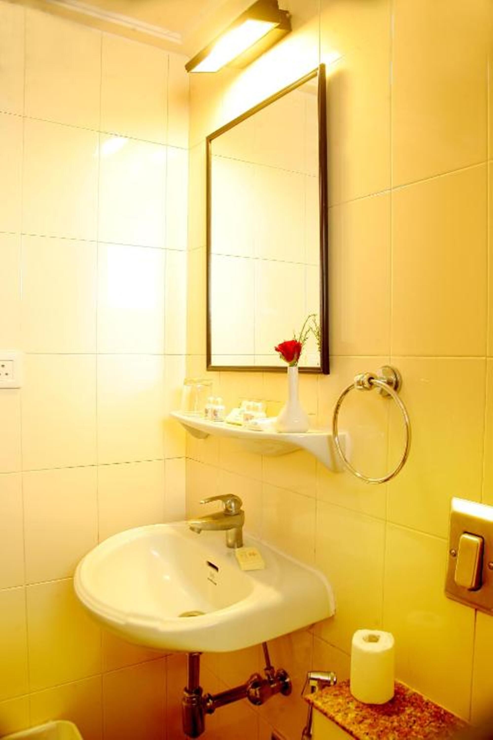 Deluxe Double Room | Bathroom | Shower