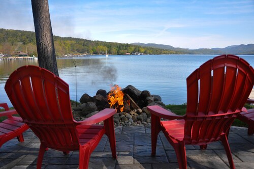 Lake House with gorgeous view, private beach, dock space, fireplace, hammock