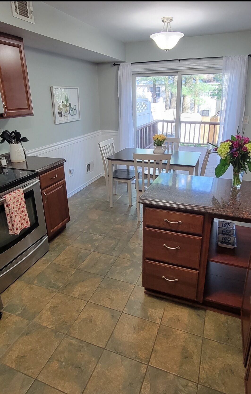 Charming 2 Bedroom 3 bathroom Townhouse, minutes from Saratoga Springs!