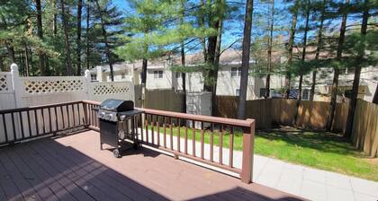 Charming 2 Bedroom 3 bathroom Townhouse, minutes from Saratoga Springs!