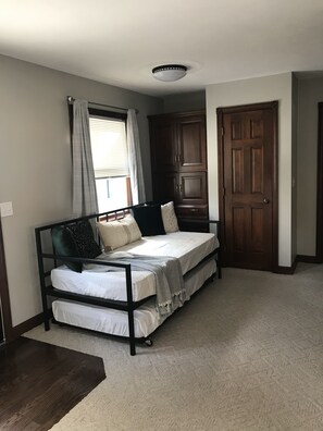 1 bedroom, desk, travel cot, WiFi