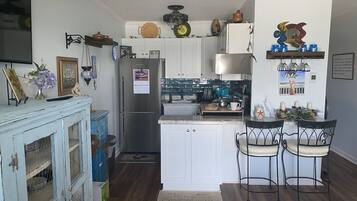 雪櫃、微波爐、焗爐、爐具