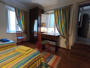 2 makuuhuonetta, työpöytä, silitysrauta/-lauta, Wi-Fi