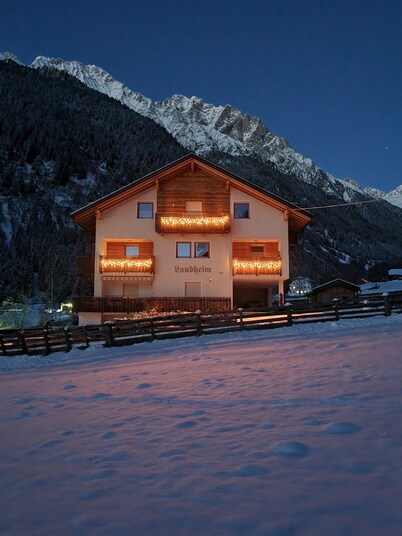 House Landheim Apart. Mountain view with separate bedroom and waterfall view!