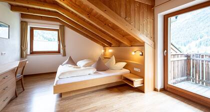 House Landheim Apart. Mountain view with separate bedroom and waterfall view!