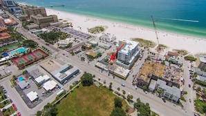 An aerial view of a coastal city with a beach, buildings, and a construction site. - Island Vibes House Steps from Clearwater Beach (Clearwater Beach)