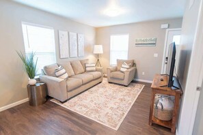 TV, offices - Full Kitchen, In-Suite Laundry, Wi-Fi, and Parking (Wasilla)