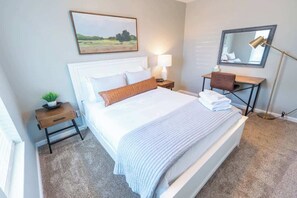 2 bedrooms, iron/ironing board, travel cot, WiFi - Full Kitchen, In-Suite Laundry, Wi-Fi, and Parking (Wasilla)