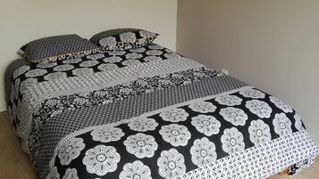 2 chambres, fer et planche Ă repasser, Wi-Fi gratuit, draps fournis