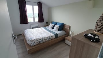 2 bedrooms, soundproofing, iron/ironing board, free WiFi