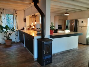 Réfrigérateur, micro-ondes, four, lave-vaisselle