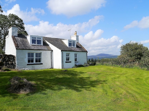 Airie Farmhouse -  a house that sleeps 6 guests  in 3 bedrooms