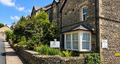 Howgills Apartment 8 (self-catering accommodation with free parking and Wi-Fi)