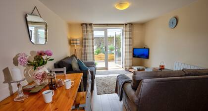 Howgills Apartment 8 (self-catering accommodation with free parking and Wi-Fi)