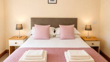2 dormitorios, tabla de planchar con plancha, wifi y ropa de cama