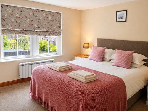 Howgills Apartment 8 (self-catering accommodation with free parking and Wi-Fi)