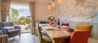 Immaculate luxury retreat in pretty village with great pubs - Box Valley Cottage