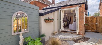Immaculate luxury retreat in pretty village with great pubs - Box Valley Cottage